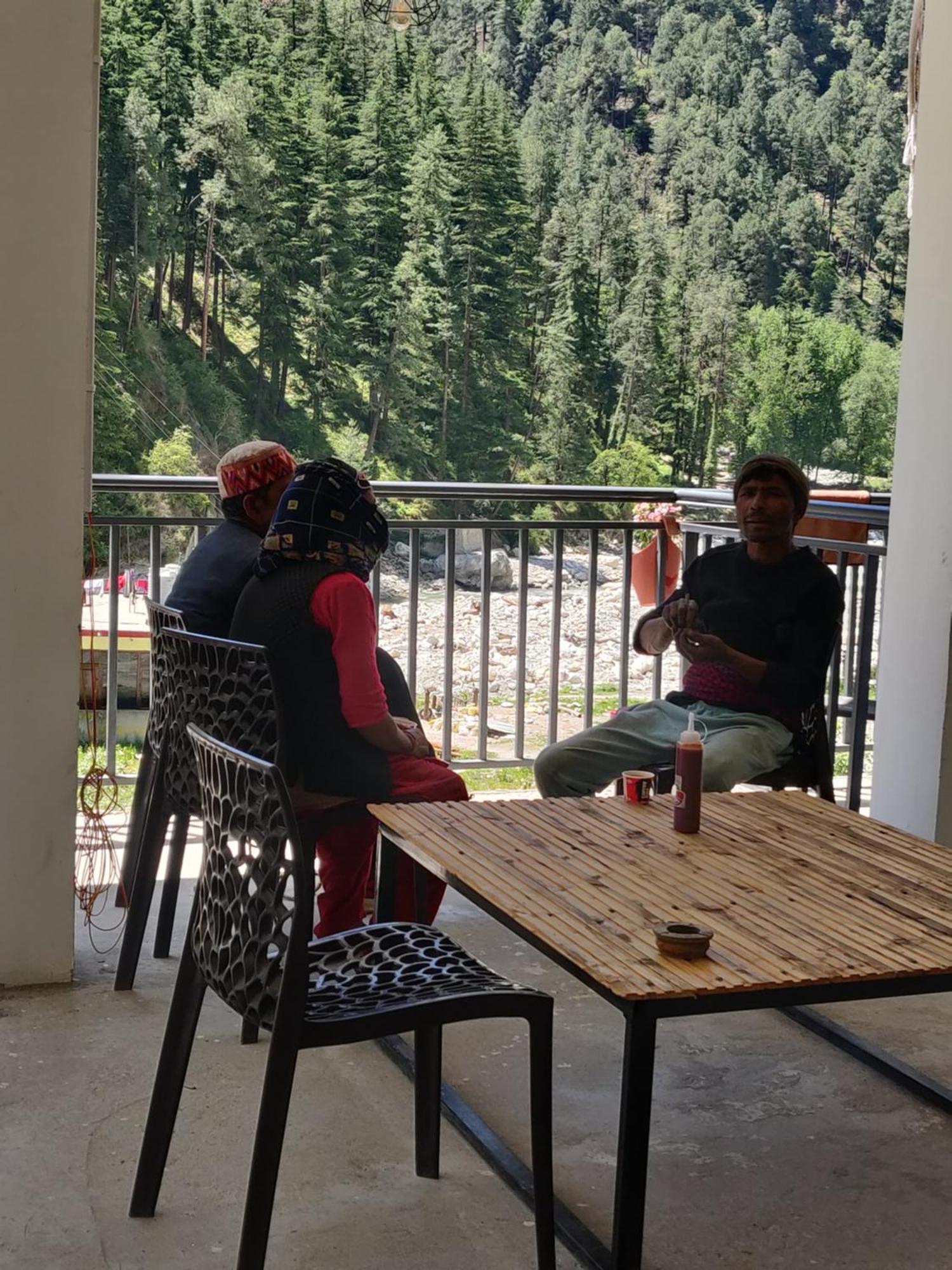 Himtrek Stays, Kasol Exterior photo